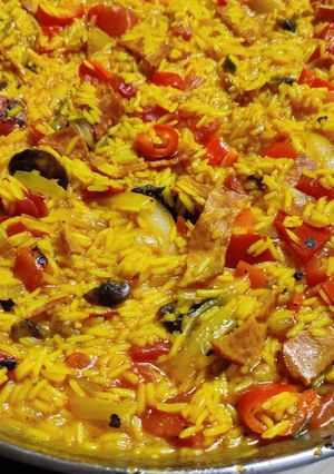A picture of Chicken Mix Paella.