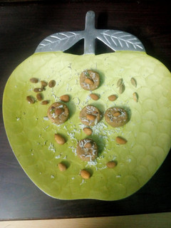 खोया का पेड़ा (Khoya ka peda recipe in Hindi) रेसिपी मुख्य फोटो