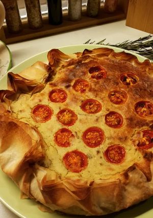 Foto di Torta salata in pasta fillo con pomodorini confit