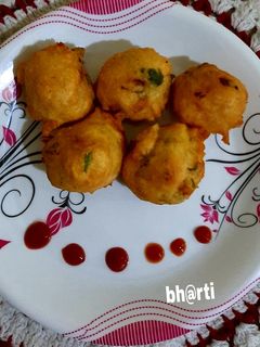 बटाटा वडा (Batata vada recipe in hindi) रेसिपी मुख्य फोटो