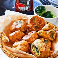 A picture of #Yellow This recipe comprises of innovative brocolli fritters.