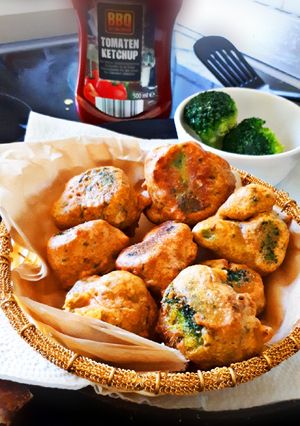 A picture of #Yellow This recipe comprises of innovative brocolli fritters.