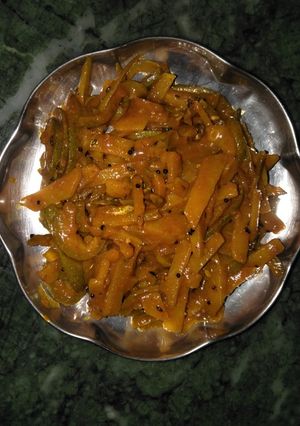 પરવળ બટાકા નુ શાક (Parval Bataka Shak Recipe In Gujarati) રેસીપી મુખ્ય ફોટો