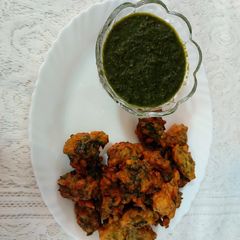 A picture of Spenich onion potato pakory.