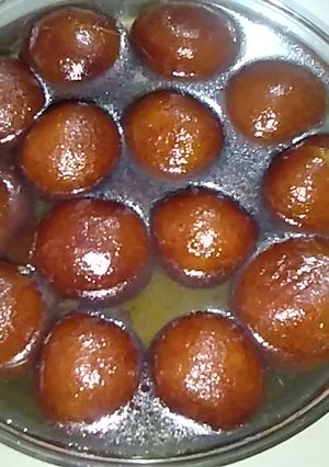 A picture of Gulab jamun.
