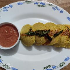 A picture of Chana dal idli.