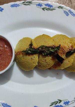 A picture of Chana dal idli.
