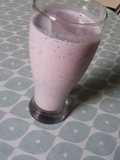 Rose-flavoured Milk, Oat & Chia Seed Smoothie