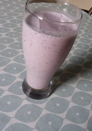 A picture of Rose-flavoured Milk, Oat & Chia Seed Smoothie.