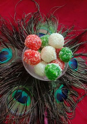 रंगीले लड्डू (Rangile laddu recipe in Hindi) रेसिपी मुख्य फोटो