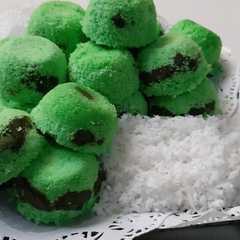 Kue putu (kue tradisonal) রেসিপির প্রধান ছবি