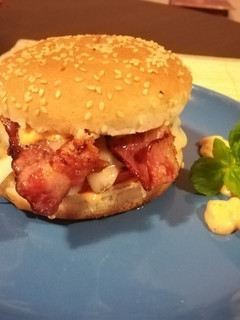 Hamburger marhahússal recept fotója