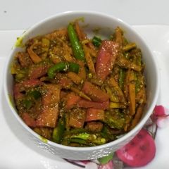 A picture of Gajar, green chilli and lili haldar pickle.