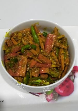 A picture of Gajar, green chilli and lili haldar pickle.