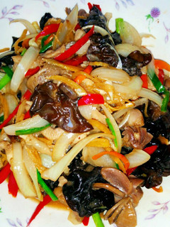A picture of Chicken Giblets Stir-Fried with Ginger, Wood Ear Mushrooms, and Peppers.