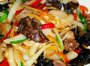 รูปของ เครื่องในไก่ผัดขิงแก่เห็ดหูหนูพริกหอม