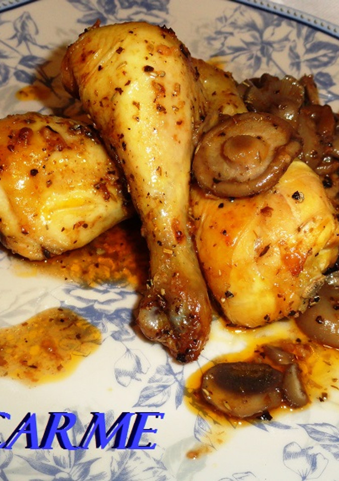Una foto de Jamoncitos de pollo y setas, estilo Mallorquín