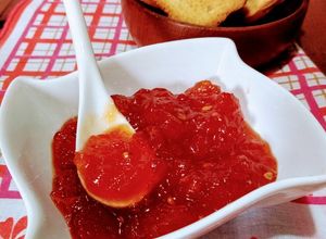 Una foto de Dulce de tomates maduros.🍅🍅