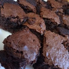 A picture of Chewy Brownies.