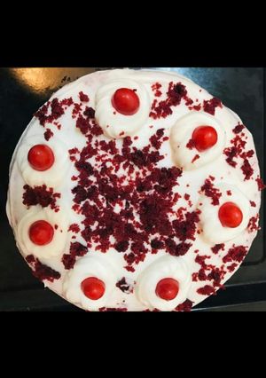 A picture of Red Velvet Cake with Cheese Cream Frosting.