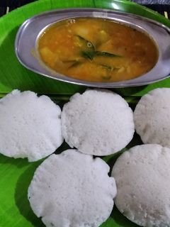 இட்லி (Soft healthy idli recipe in tamil) செய்முறை முக்கிய புகைப்படம்