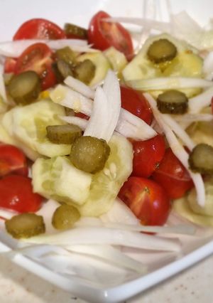 Una foto de Ensalada de pepino y pepinillo (Nota 8)