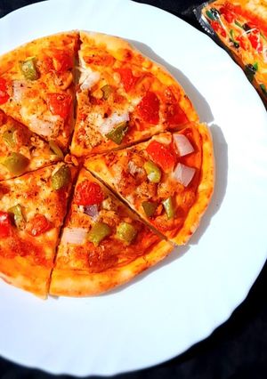 A picture of Cheese Burst Pizza.