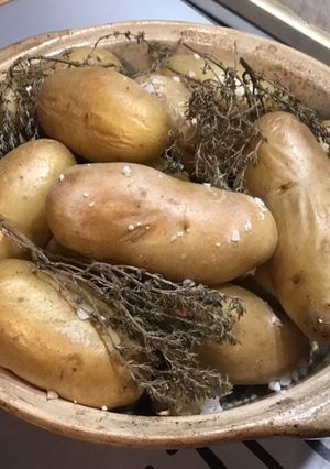 Une photo de Pommes de terre au diable à l'ail et au thym