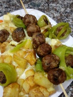 صورة لوصفة غراتان بطاطا وكباب وفلفل