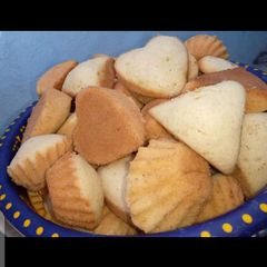 A picture of Soft and fluffy cup cakes 😋😋.