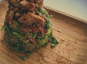 Una foto de Timbal de pollo teriyaki al jengibre