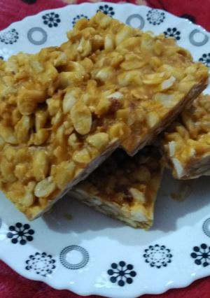 A picture of Peanut chikki.