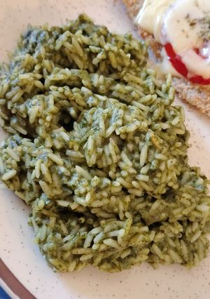 Una foto de Arroz verde con acelga