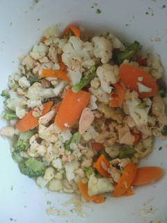 Una foto de Pechuga de pollo con vegetales