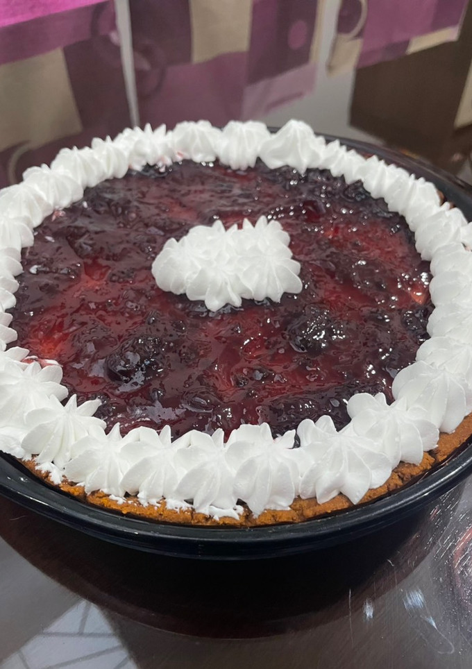 Una foto de Pay de queso con mermelada de zarzamora