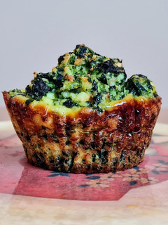 Una foto de Muffins muy fáciles "fit" de espinaca y ricota sin harina 🐄 Muffins low carb, altos en proteína 🥚