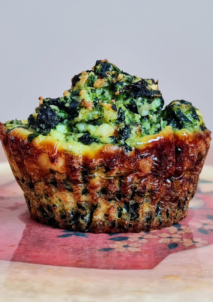 Una foto de Muffins muy fáciles "fit" de espinaca y ricota sin harina 🐄 Muffins low carb, altos en proteína 🥚
