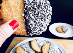 A picture of Oatmeal & Coconut 🥥 Cookies!!.