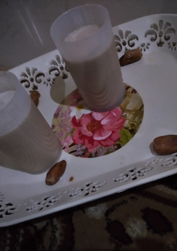 A picture of Banana and date smoothie.