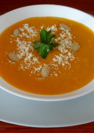 Una foto de Crema de calabaza con parmesano