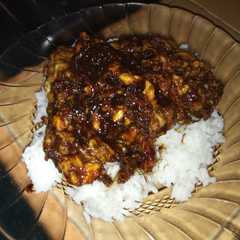 A picture of Telur kecap.