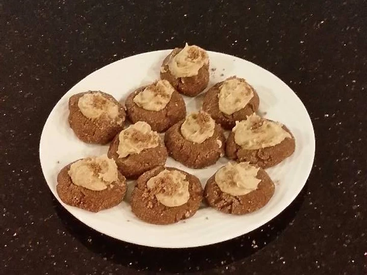 Easy Steps to Prepare Chocolate Shrtbread Cookies Filled with Caramel Buttercream the Awesome  Can spoil the tongue
