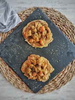 Una foto de Tortitas de plátano con estofado de carne