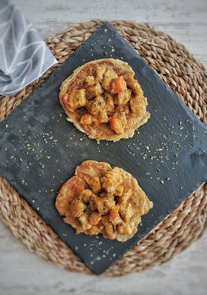 Una foto de Tortitas de plátano con estofado de carne