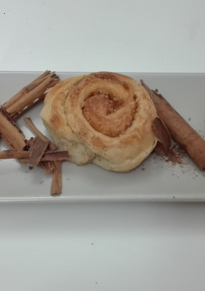 Una foto de Caracolas de canela y napolitanas de chocolate (Bollería hojaldada)