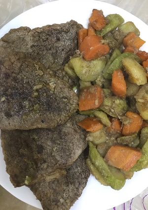 صورة لوصفة ستيك لحم (بفتيك) مع خضار مطبوخة 😋