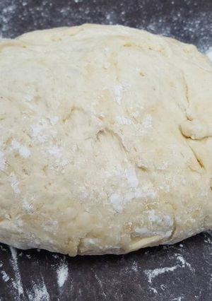 A picture of Pizza dough.