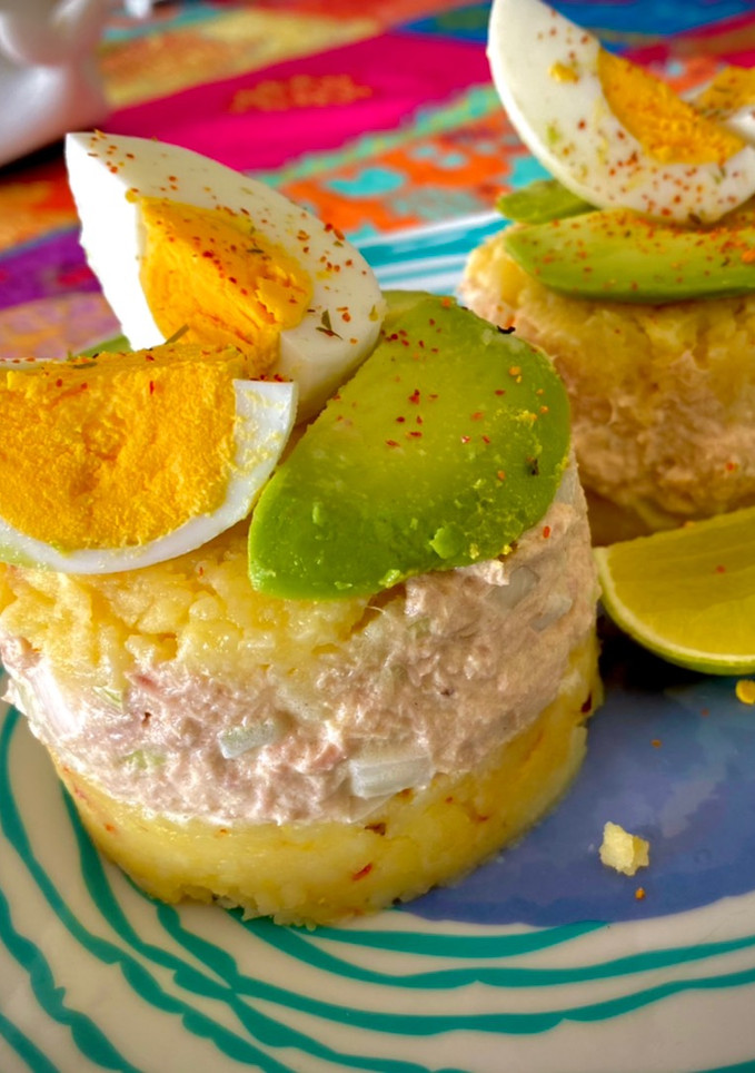 Una foto de Causa Limeña de atún picante