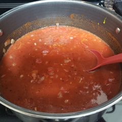 Emeril Lagasse basic tomato sauce A picture of Emeril Lagasse basic tomato sauce.
