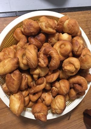 A picture of Grandma donuts.
